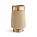 Vase en céramique beige avec finition dorée 10 x 10 x 20cm